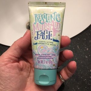Perfectly posh - resting mermaid face mask
